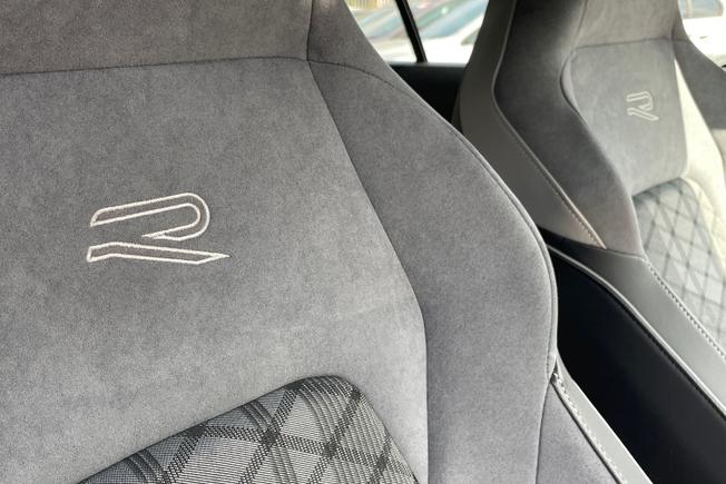 VOLKSWAGEN Golf Photo 27