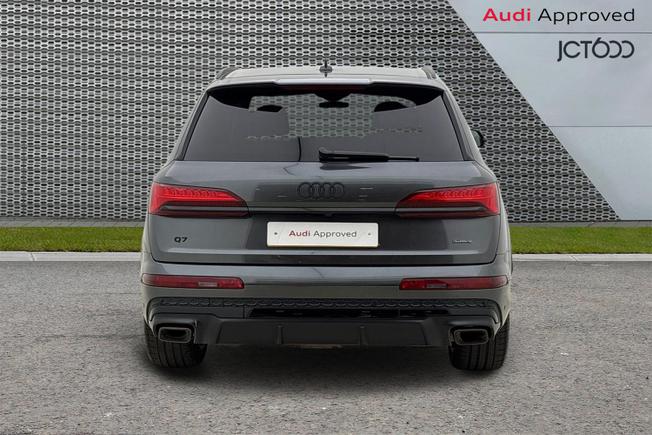AUDI Q7 Photo 7