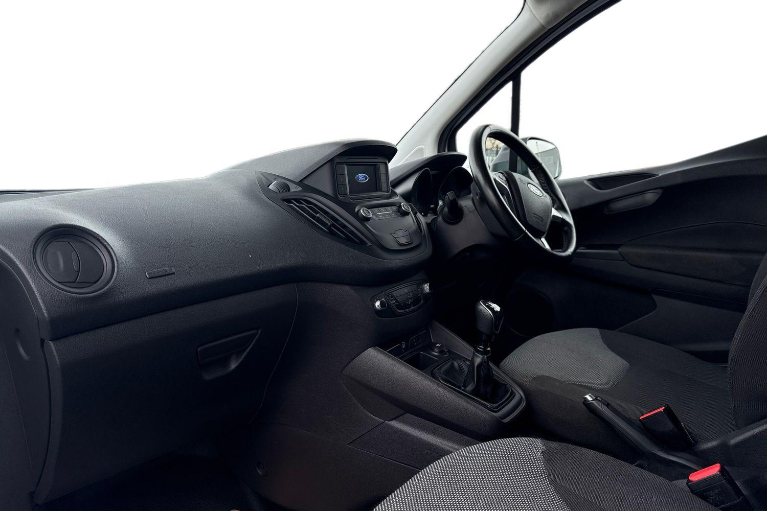 Ford TRANSIT COURIER Photo 2