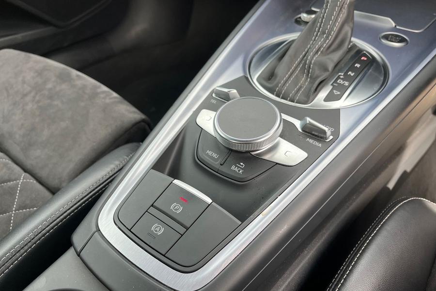 Audi TT Photo autoimg-1deb331bf62749000583b94b7f2f37f34ed2a694.jpg