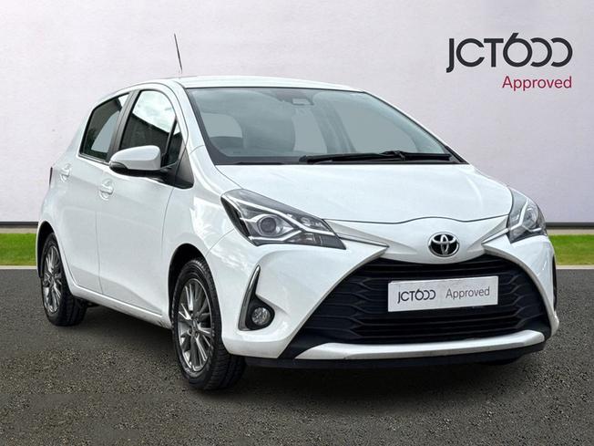 Toyota YARIS Photo 1
