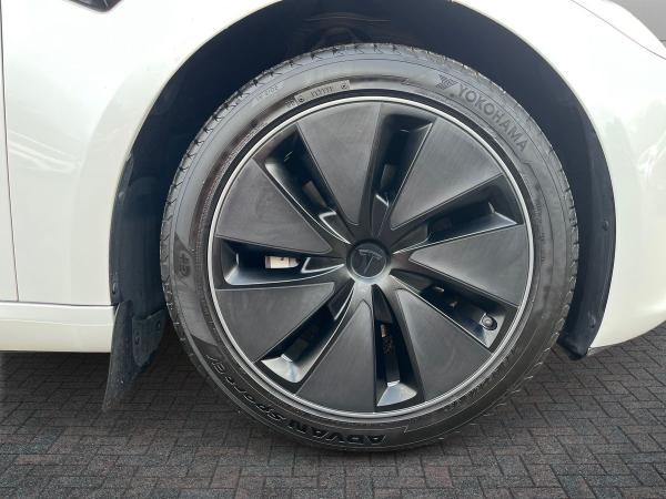 TESLA Model 3 Photo autoimg-1df5af4a3e4354712a2129022f2528a6270f2781.jpg