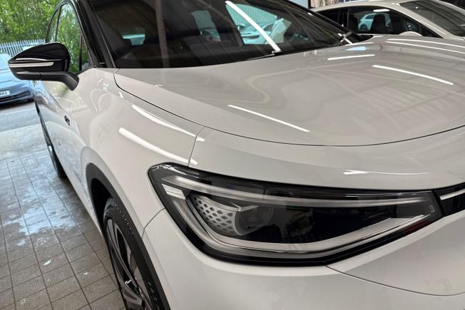VOLKSWAGEN ID.4 Photo 19