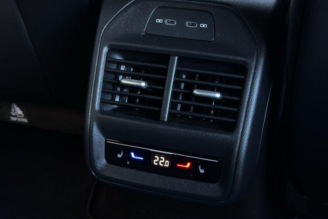 VOLKSWAGEN Passat Photo 45