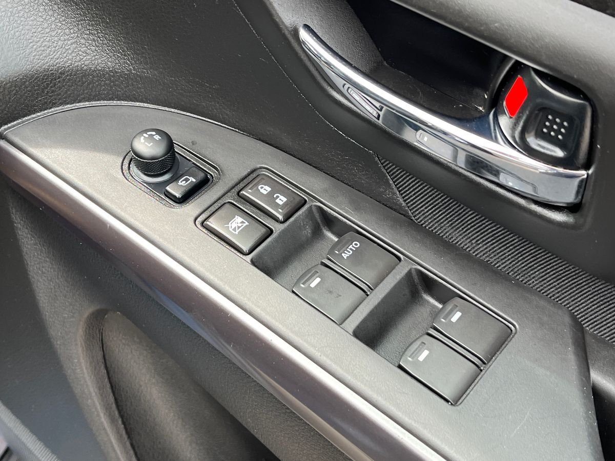 Suzuki S-Cross Photo 25