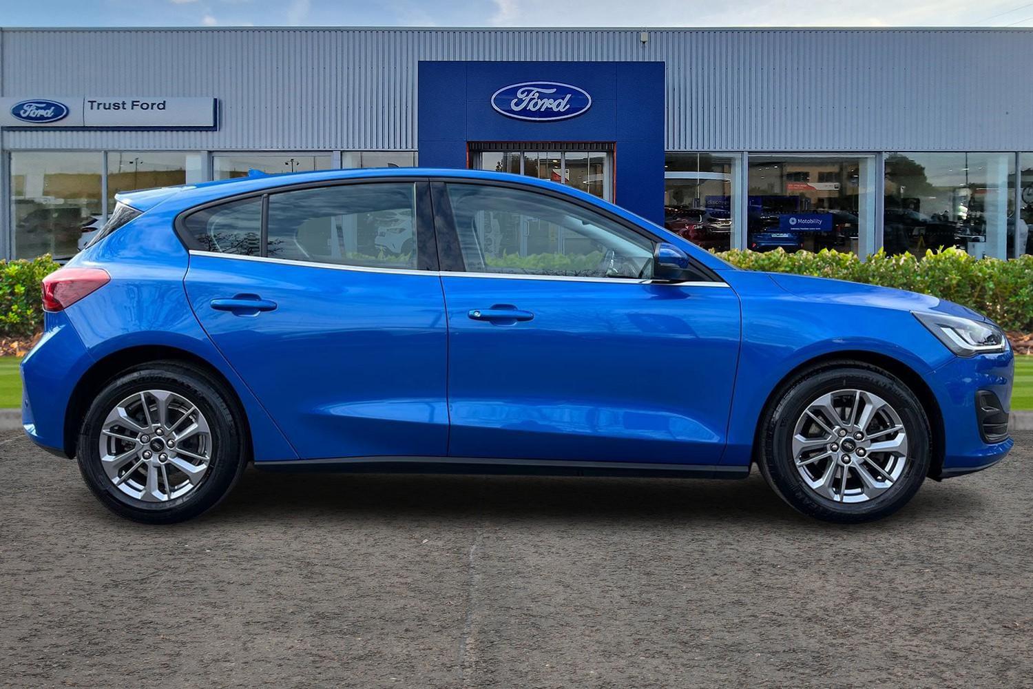 Ford FOCUS Photo 2