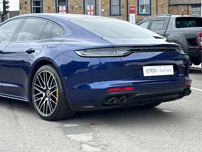 PORSCHE Panamera Photo 40