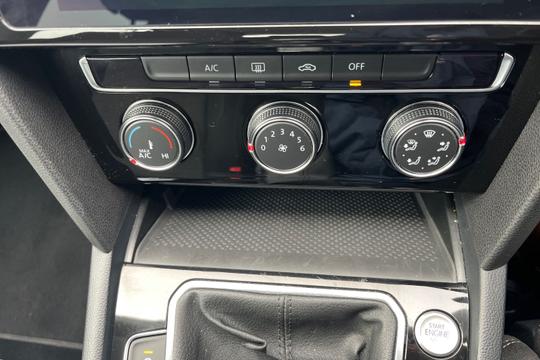 Volkswagen Passat Photo autoimg-1e1632ece941005647362349af2d5553cc21f7ef.jpg