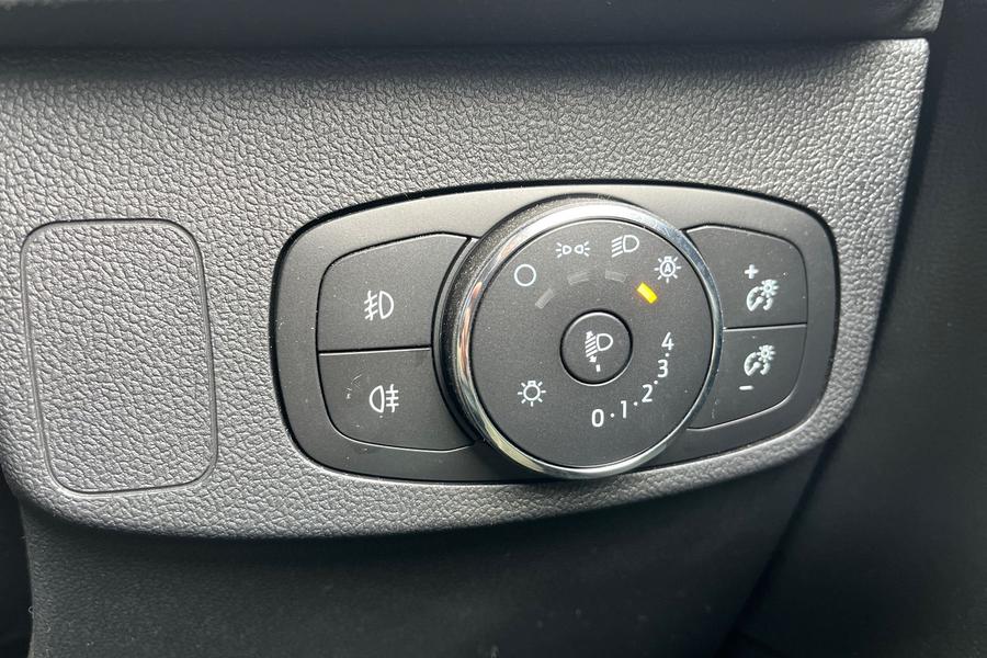 Ford FOCUS Photo autoimg-1e1667772980fce9d646670c3d4db9b5d28aafab.jpg