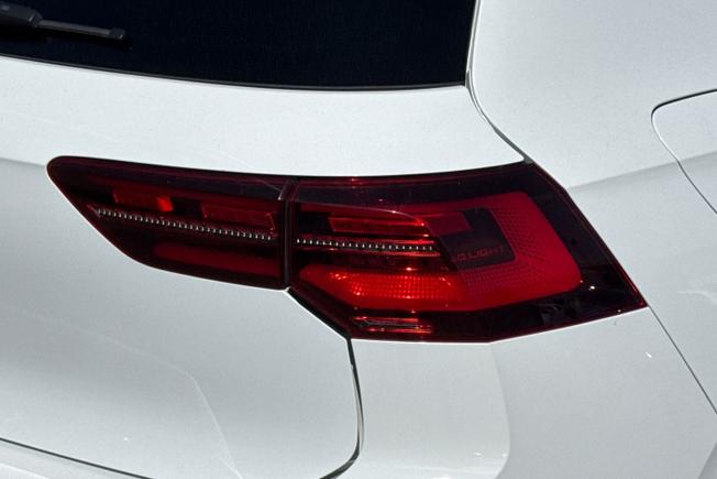 VOLKSWAGEN Golf Photo 18