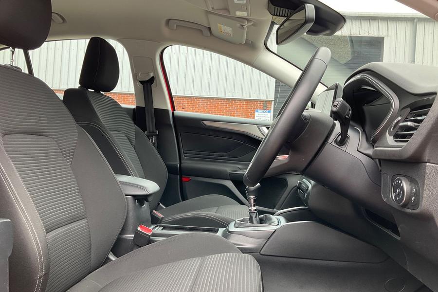 Ford Focus Photo autoimg-1e18ec26be9af09a50b6099b0360d5a2debd991a.jpg