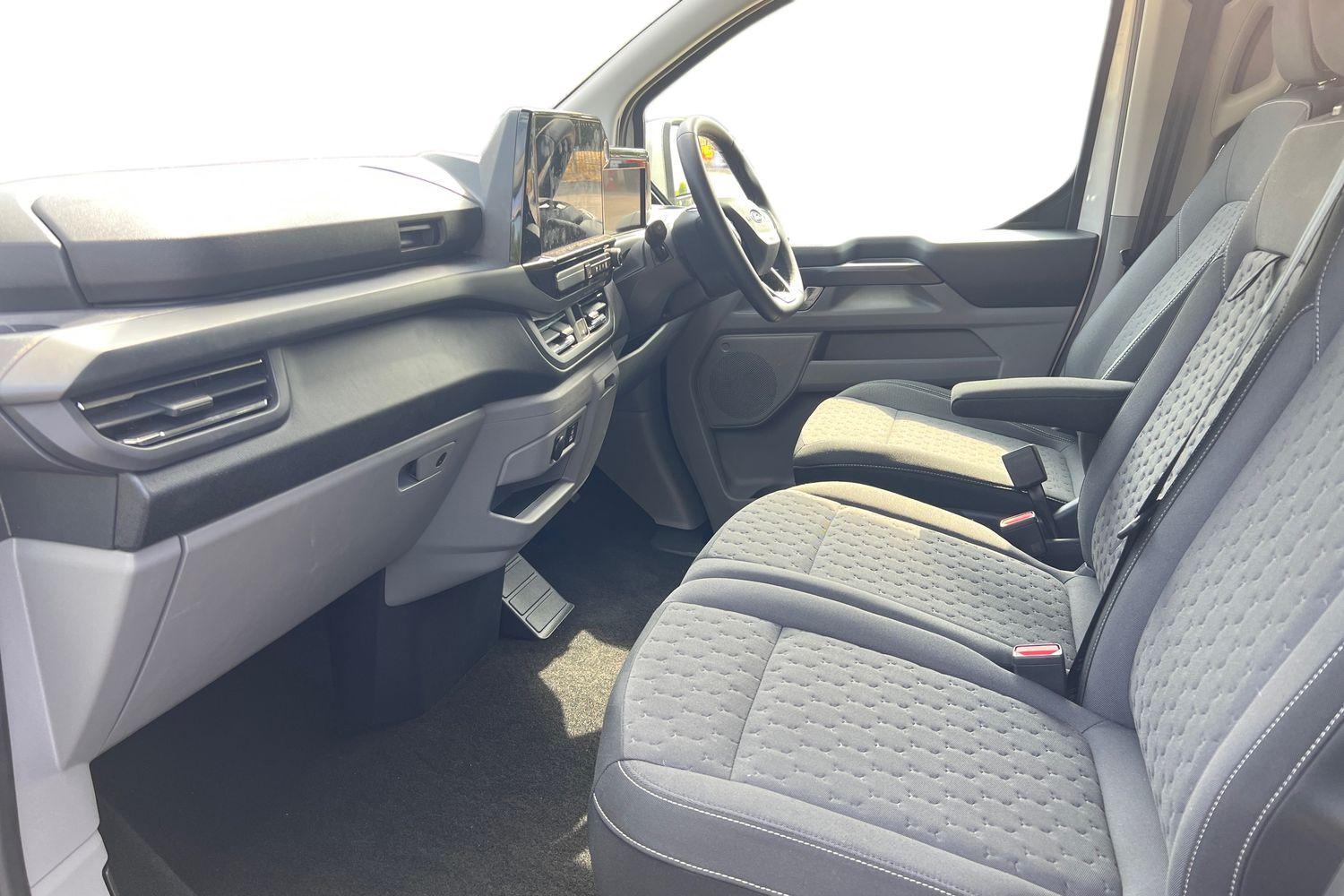 Ford TOURNEO CUSTOM Photo 2