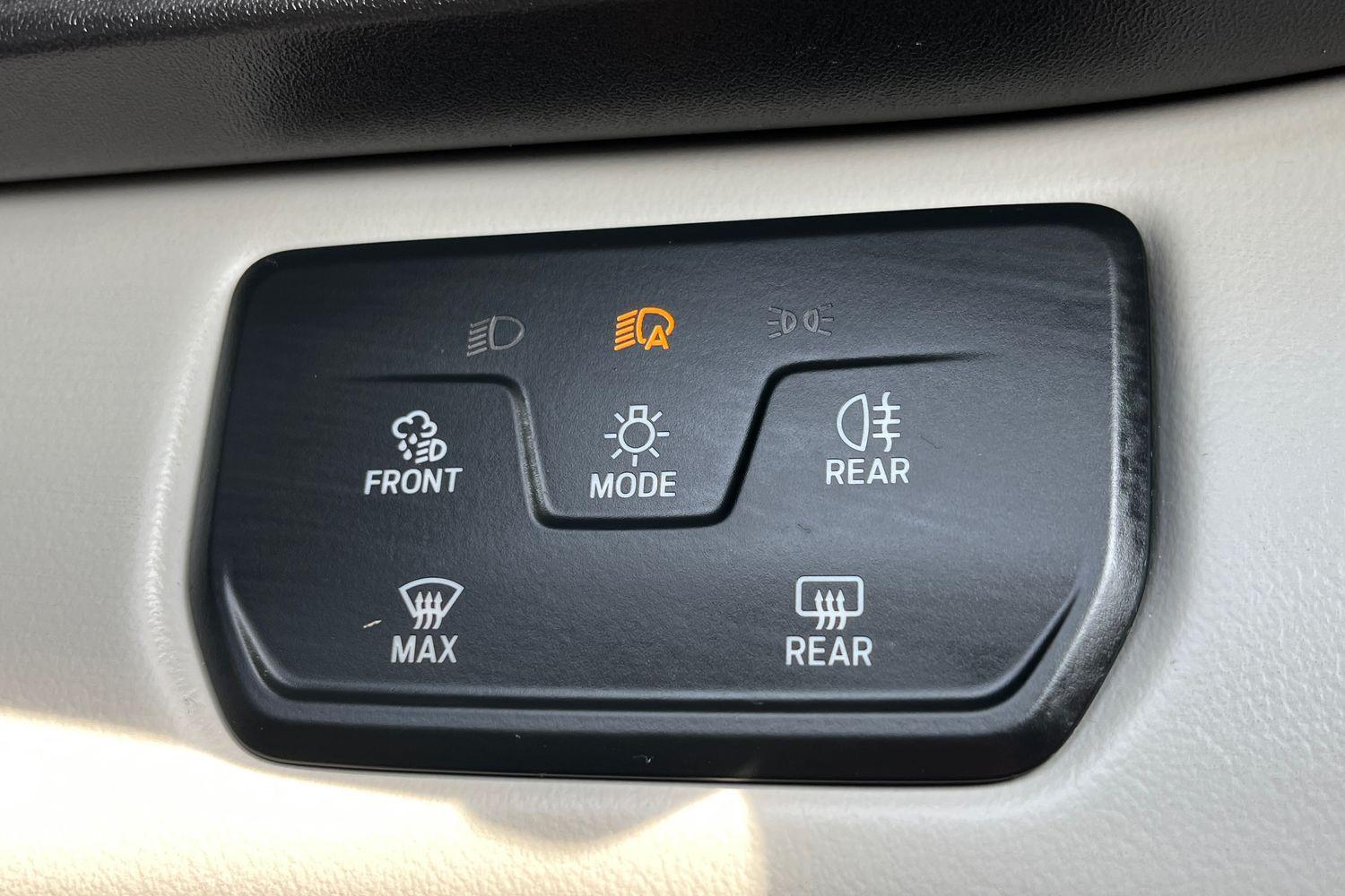 Ford EXPLORER Photo 22