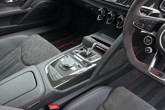 AUDI R8 Photo 40