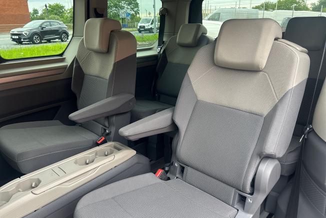 VOLKSWAGEN Multivan Photo 9