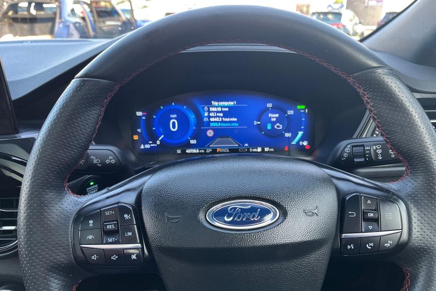 Ford KUGA Photo autoimg-1e254d7ff9110376998ef90a1b5760fedb8b4fb3.jpg