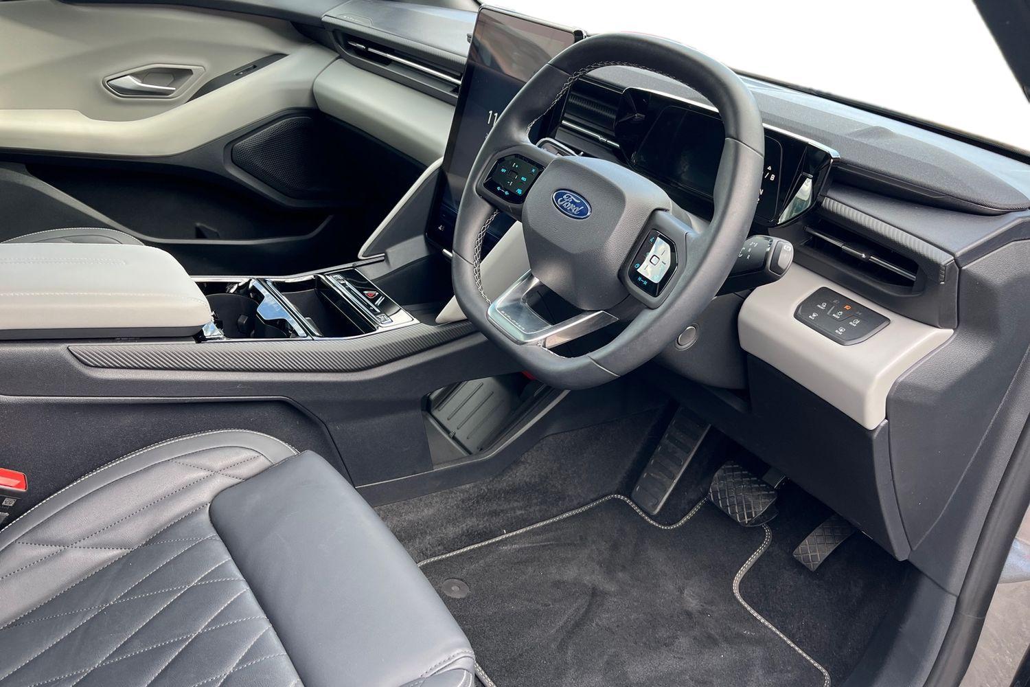 Ford Explorer Photo 8