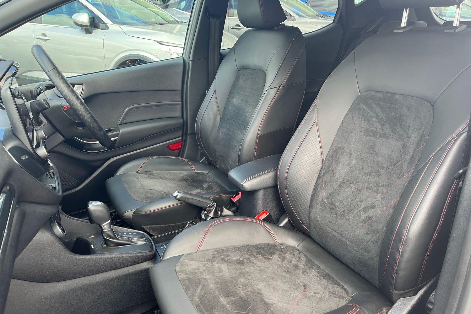 Ford FIESTA Photo 18