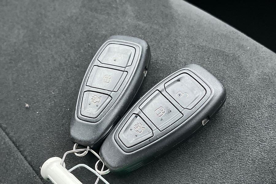 Ford KUGA Photo autoimg-1e363e5372e38240fa03ff3a504b18bd283c957e.jpg