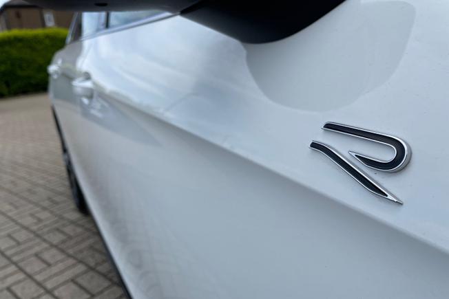 VOLKSWAGEN Passat Photo 25