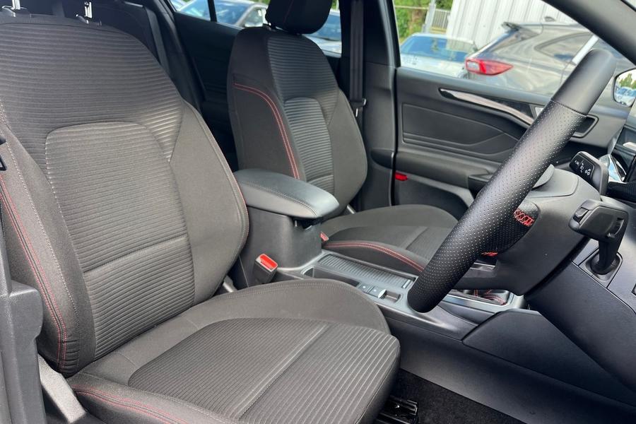 Ford Focus Photo autoimg-1e4002db7fe288833faacc1d38cfea2ee87363fc.jpg