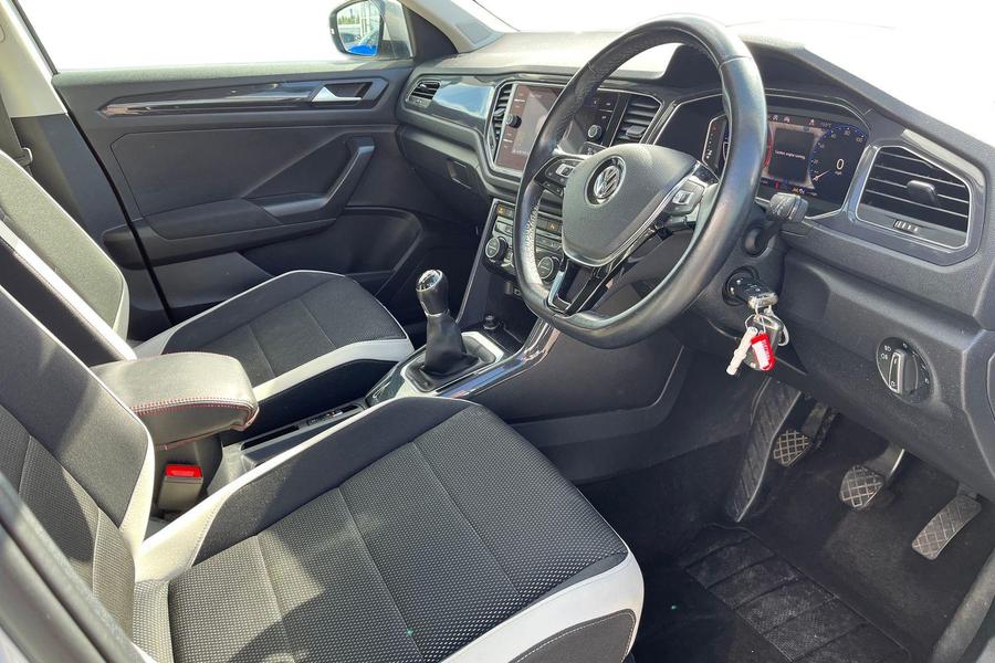 Volkswagen T-ROC Photo autoimg-1e407f304acb1ae5c149ea93181fb2c12fb8ea5e.jpg