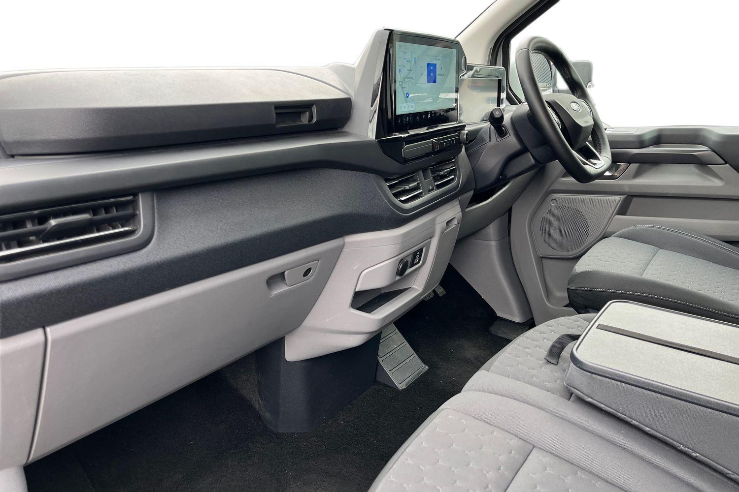Ford TOURNEO CUSTOM Photo 2