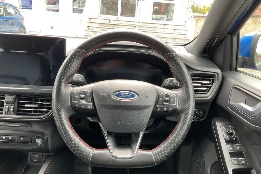 Ford FOCUS Photo autoimg-1e58673a644b1b91e2f6500a52c8bfd2a0f5fc19.jpg