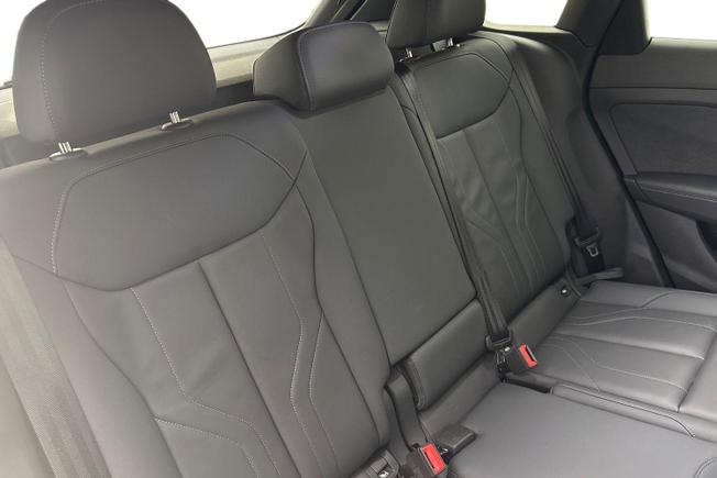 AUDI Q3 Photo 9