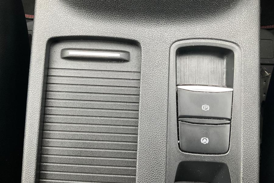 Ford KUGA Photo autoimg-1e690520ac3d807b2ffbd48992a11b3d91034743.jpg