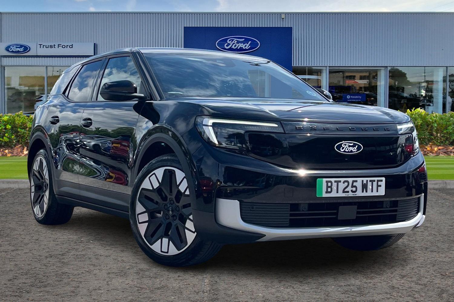 Ford Explorer Photo 0