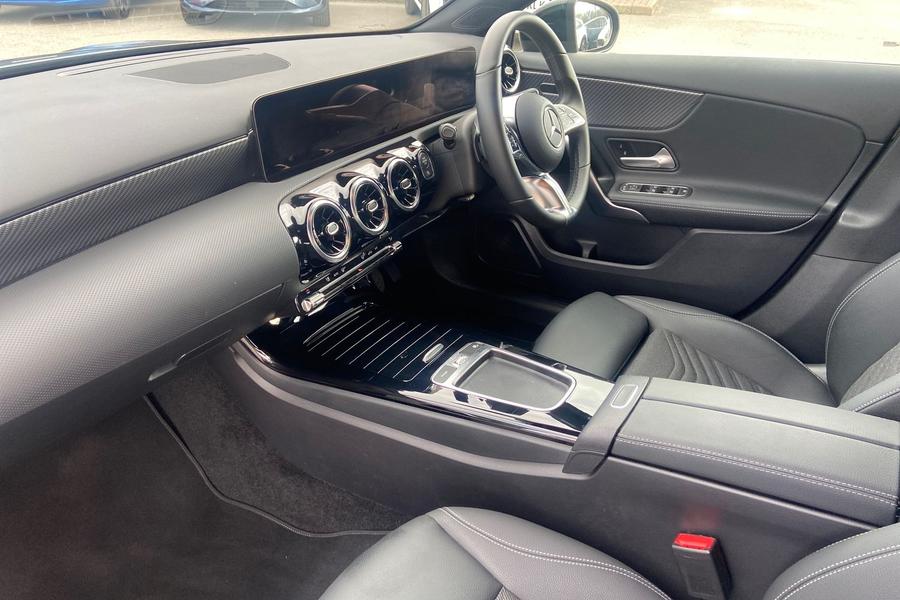 Mercedes-Benz A CLASS Photo autoimg-1e6cd94df1ddc7c8bc0f25611e76cf25c4145834.jpg