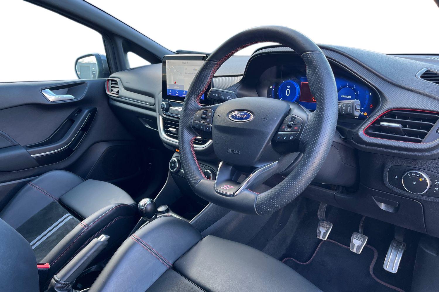 Ford FIESTA Photo 8