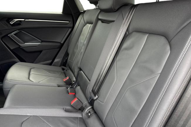 AUDI Q3 Photo 9