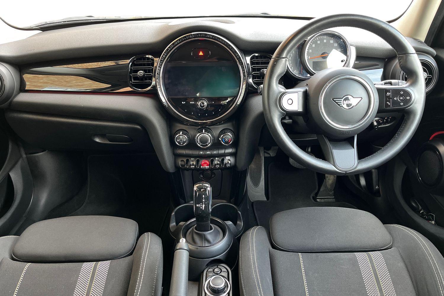 MINI HATCHBACK Photo 9