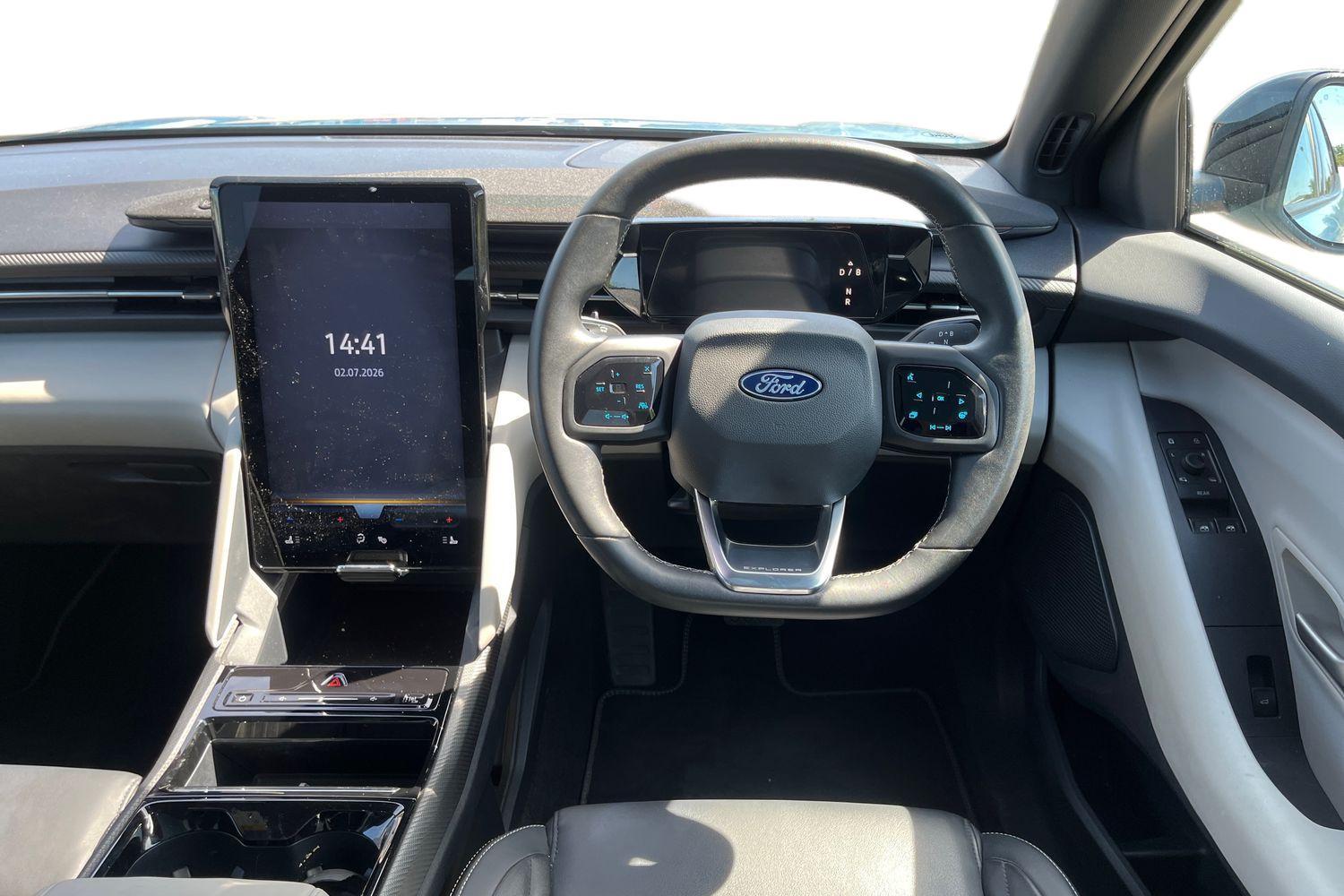 Ford Explorer Photo 10