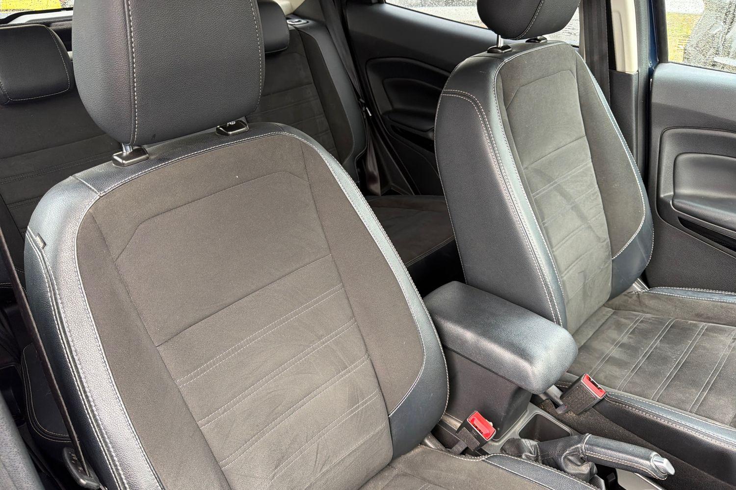 Ford ECOSPORT Photo 16
