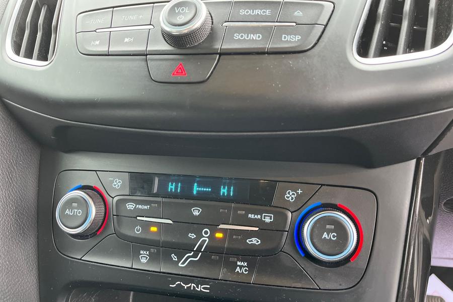 Ford FOCUS Photo autoimg-1e7c0b9832d632edd6be0b1aeb0200912bf76f74.jpg