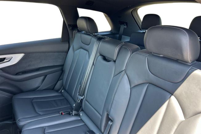 AUDI Q7 Photo 9