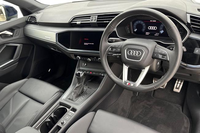 AUDI Q3 Photo 9