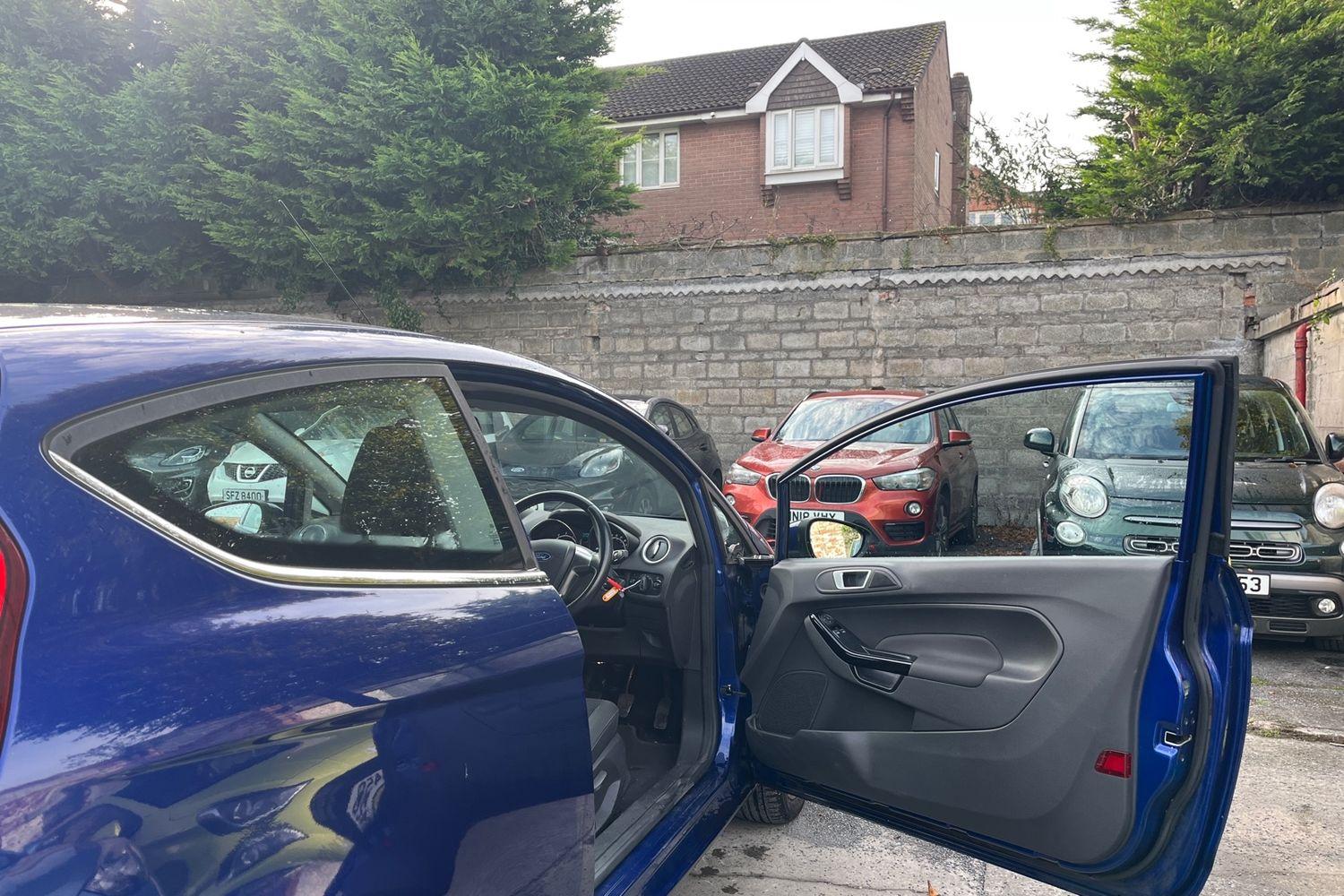 Ford FIESTA Photo 36