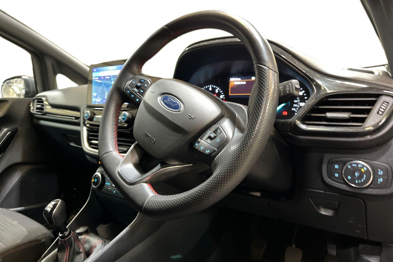 Ford FIESTA Photo 8