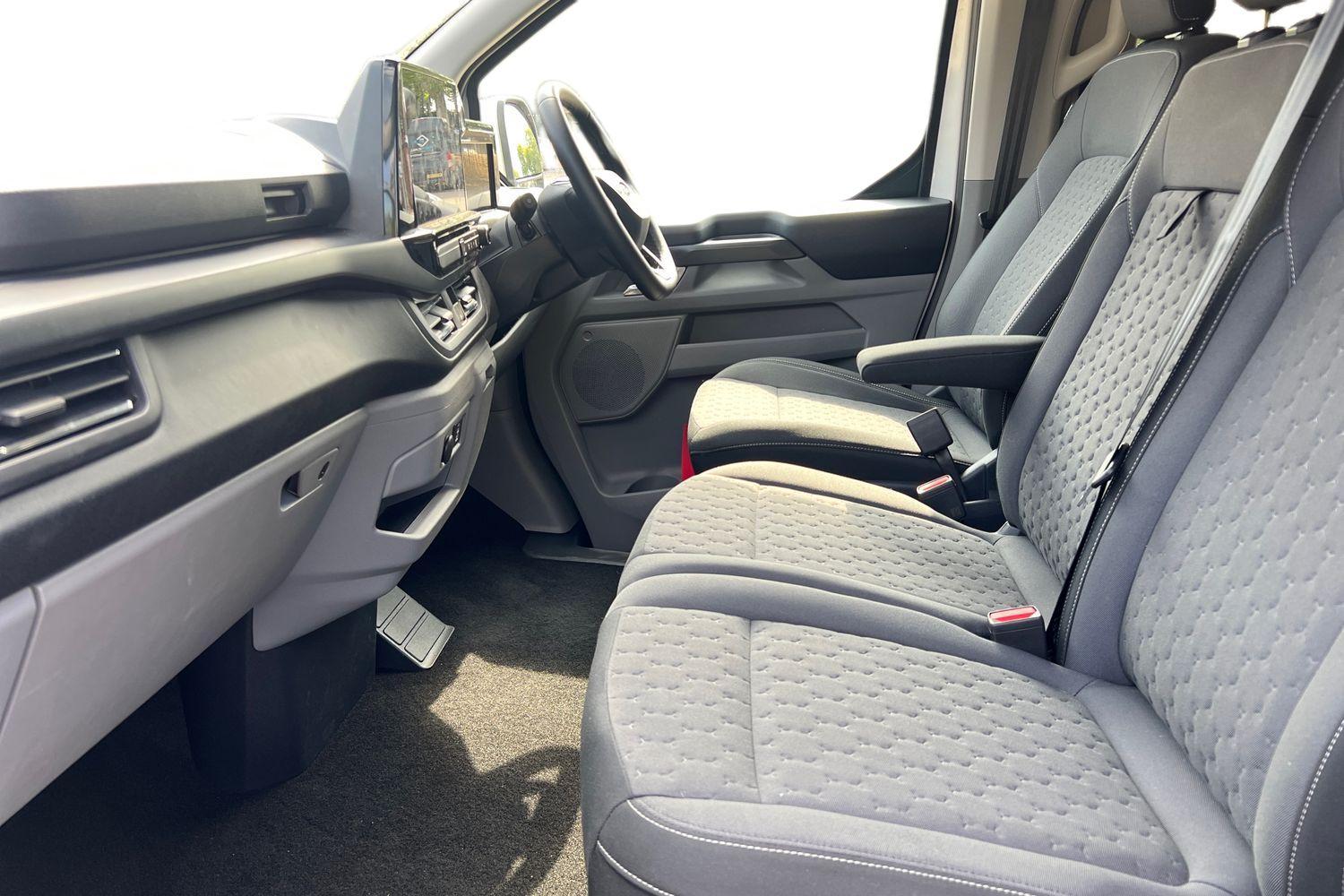 Ford TOURNEO CUSTOM Photo 9