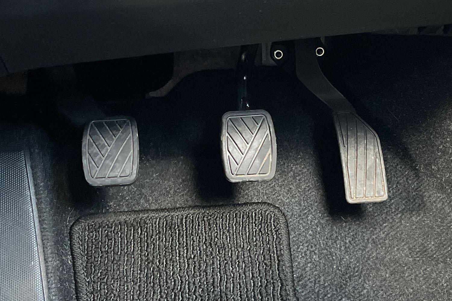Suzuki S-CROSS Photo 35