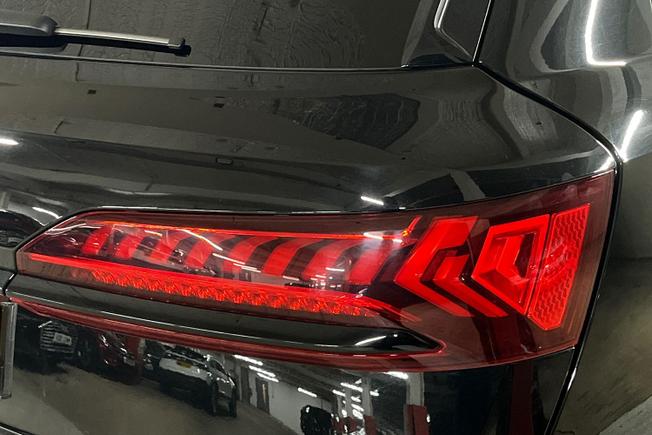 AUDI Q7 Photo 18