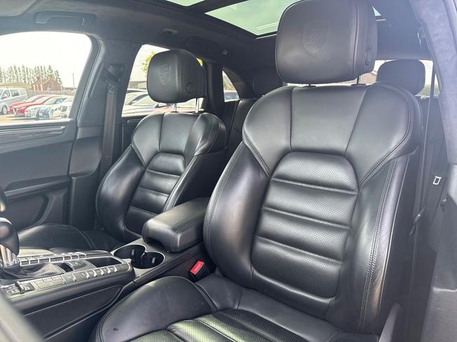 PORSCHE Macan Photo 39