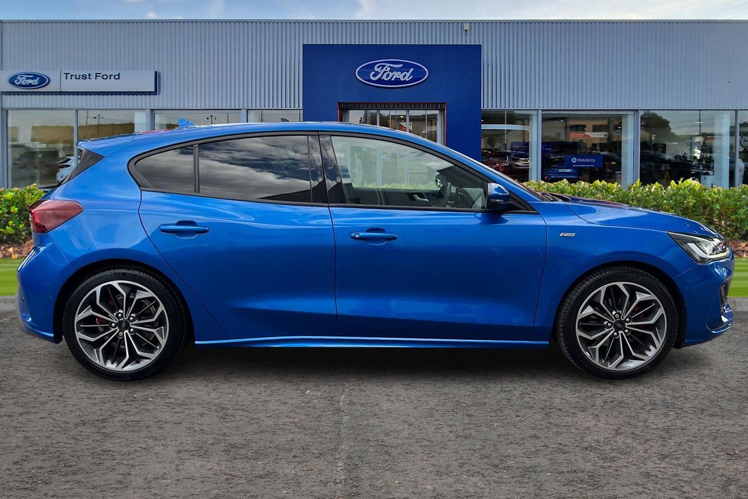Ford FOCUS Photo 2