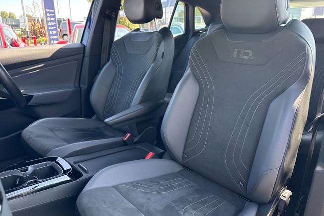 VOLKSWAGEN ID.4 Photo 21