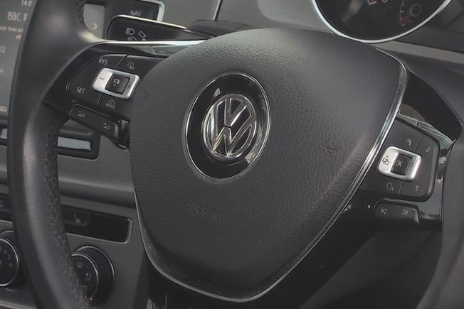 VOLKSWAGEN Golf Photo 37