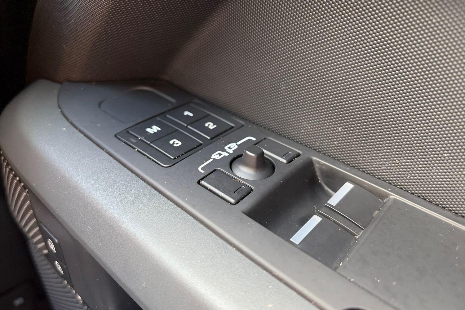 Land Rover Defender 90 Photo 15
